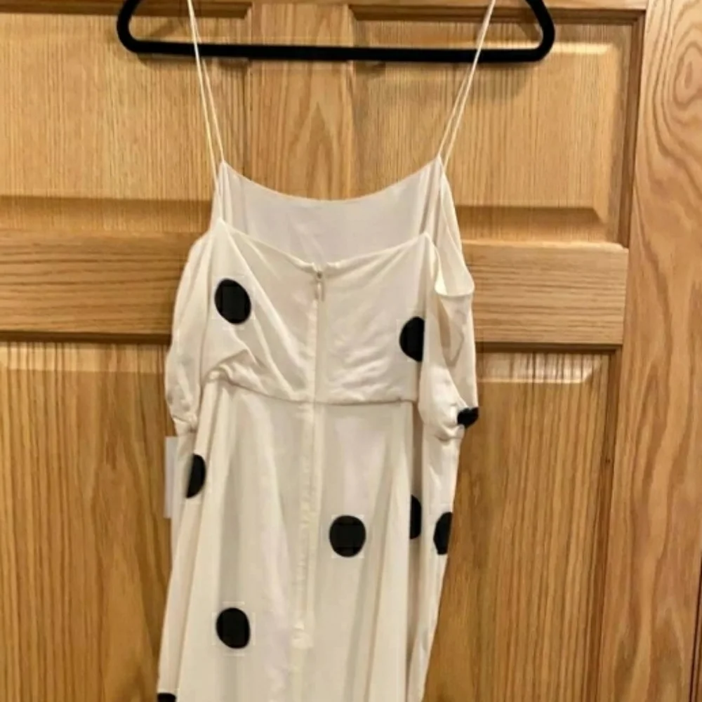 Dereh Crepe

Pleating at front

Polka-dot print - Picture 7 of 13